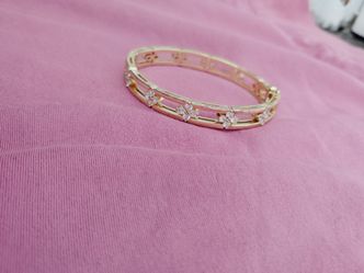 Women's bracelet