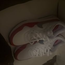 brand new nike shoes 