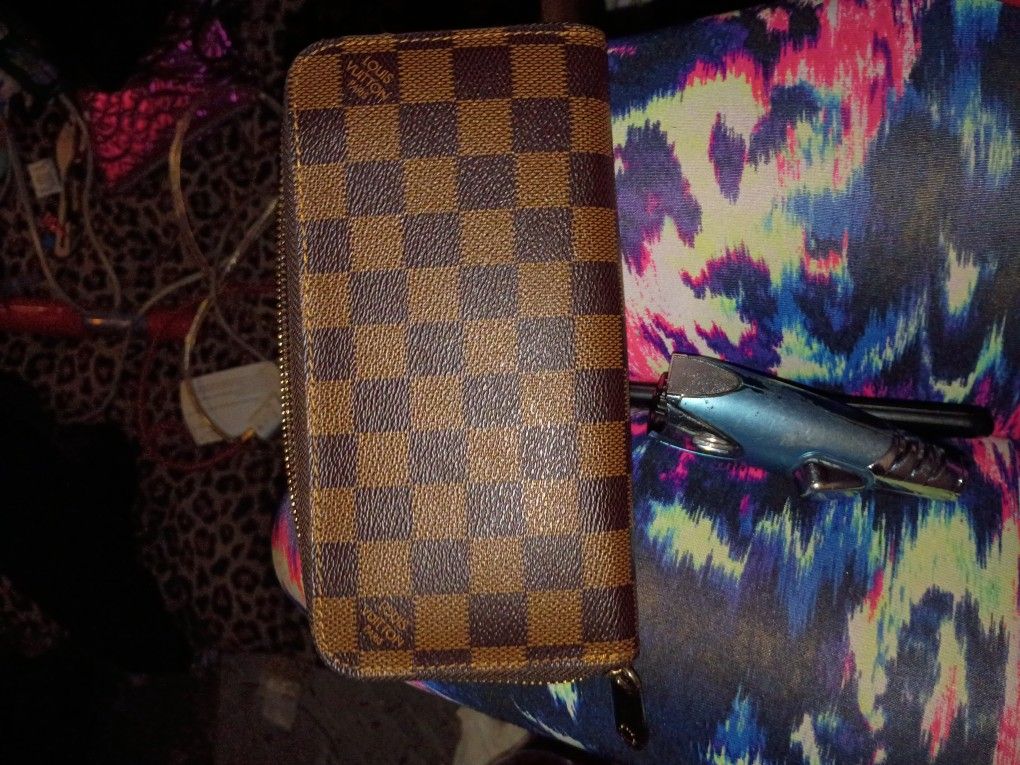 Louis Vuitton Zippy Damier Wallet