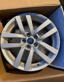 Toyota Highlander 2016 rim size 18"