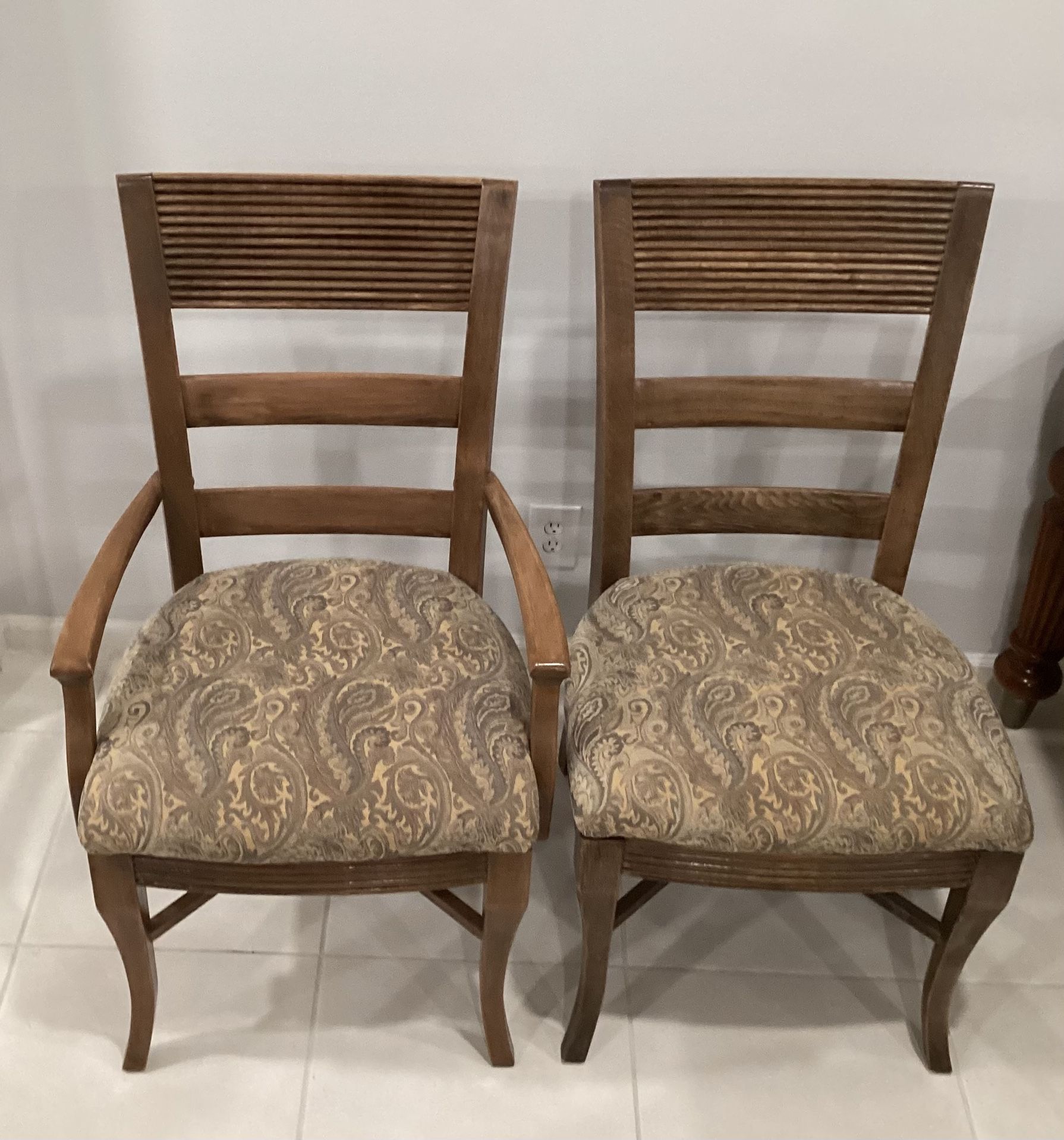 Six Chairs 🪑 Chairs 4/2 In Good Condition Asking $650. All