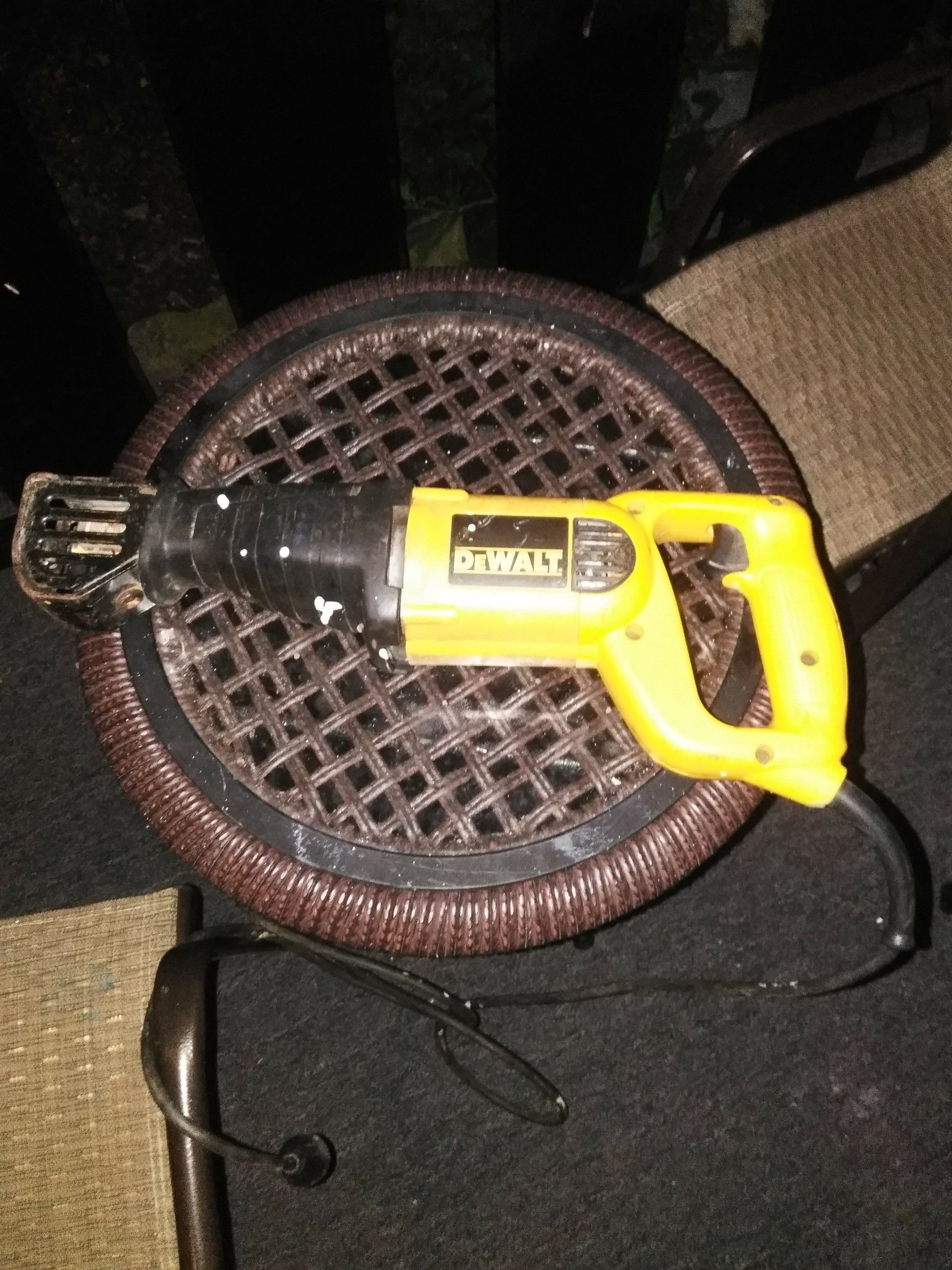 DeWalt saw zaw