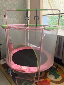 Kid’s Trampoline with climbing bar