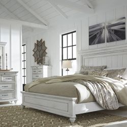 Kanwyn Whitewash Panel Bedroom Set

