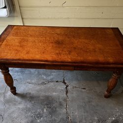 Solid wood dinning table