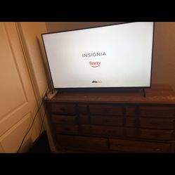 INSIGNIA FIRE TV & Dresser 