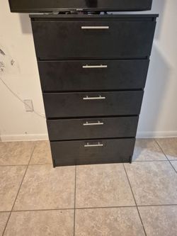 Dresser, 2 night stand....