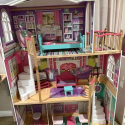 Doll House 