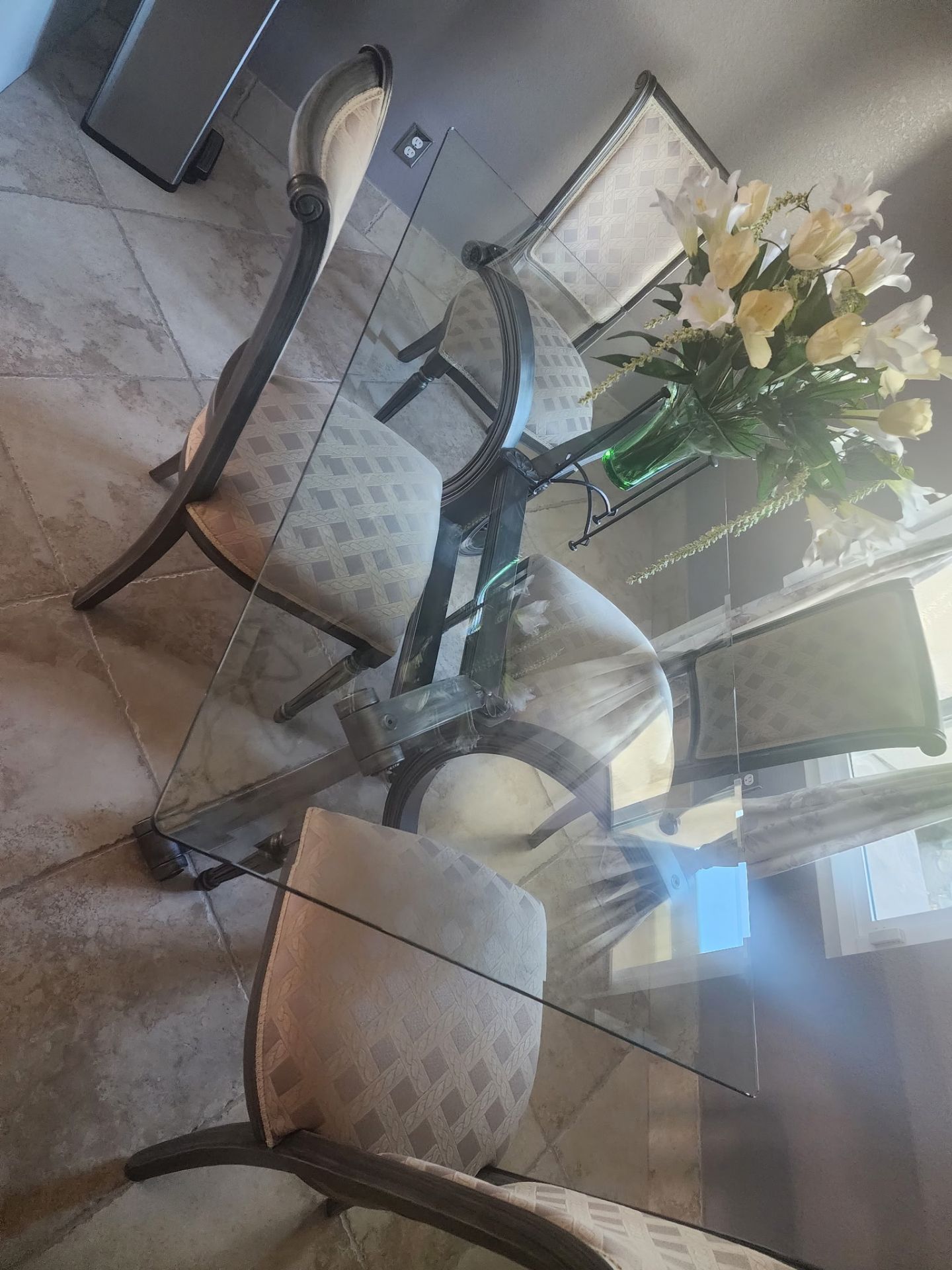 4 chair dinning glass table