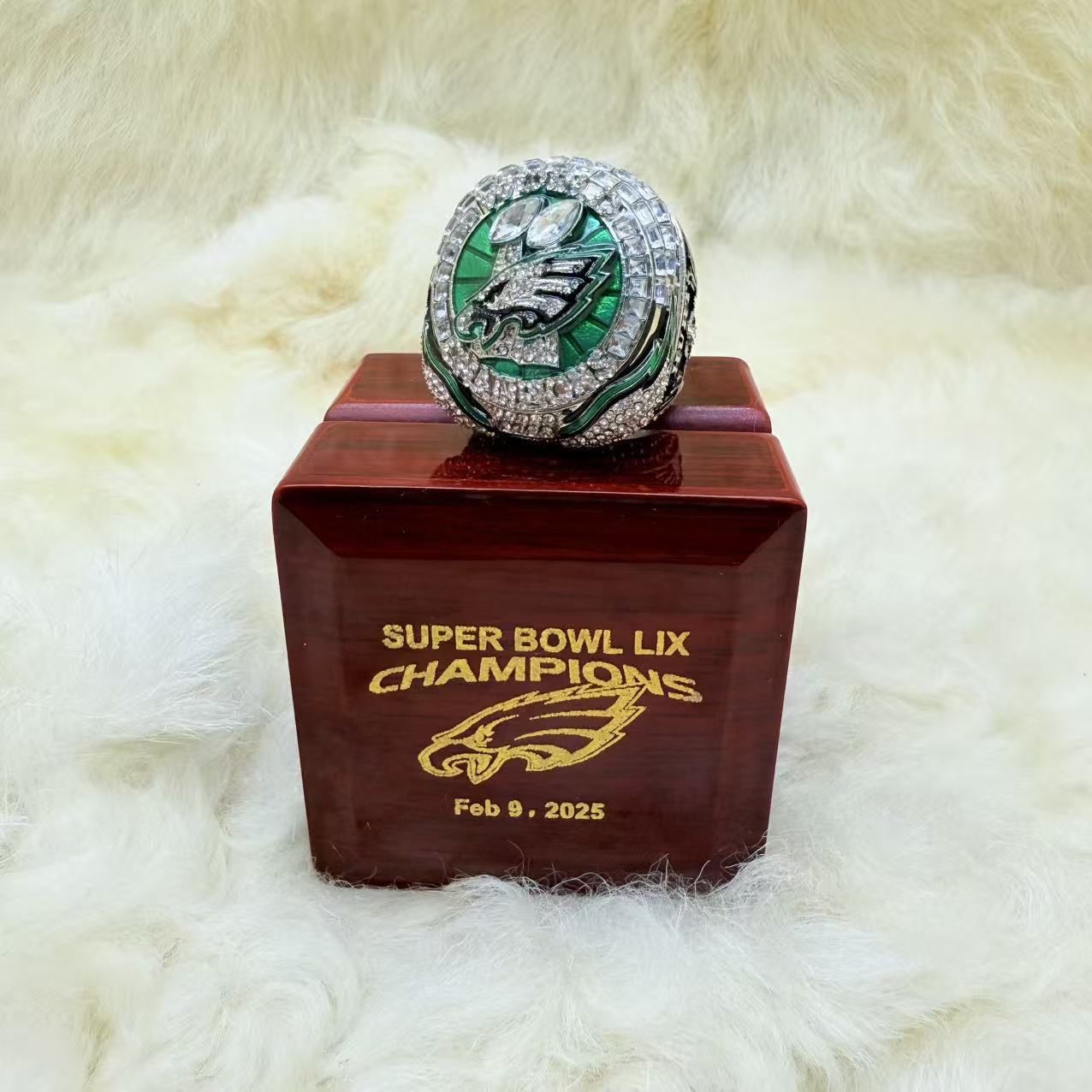 Philadelphia Eagles Style Championship Ring – Fan Made Replica – With Display Box