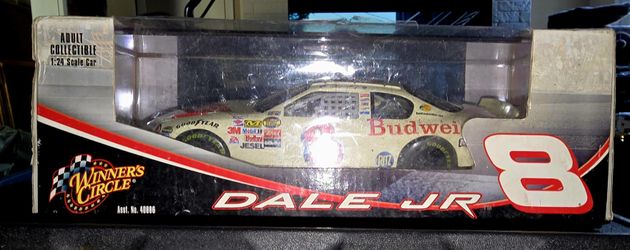 NIB 1:24 Scale Car #8 DALE EARNHARDT JR 2006