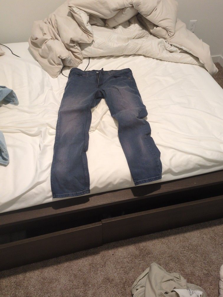 Dark Blue Levi's 34x32