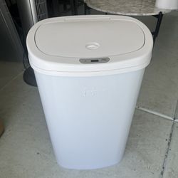 Mainstays White Stainless Steel Trash Can 