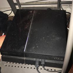 Ps4 With 3 Controllers 