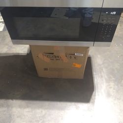 Frigidaire 30 in 1.7. ft. Over-the-Range Microwave Oven with 1,000 Watts,  Lighting: Fingerprint Resistant Stainless Steel NEW