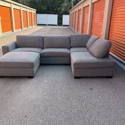 Gray Sectional W Ottoman 