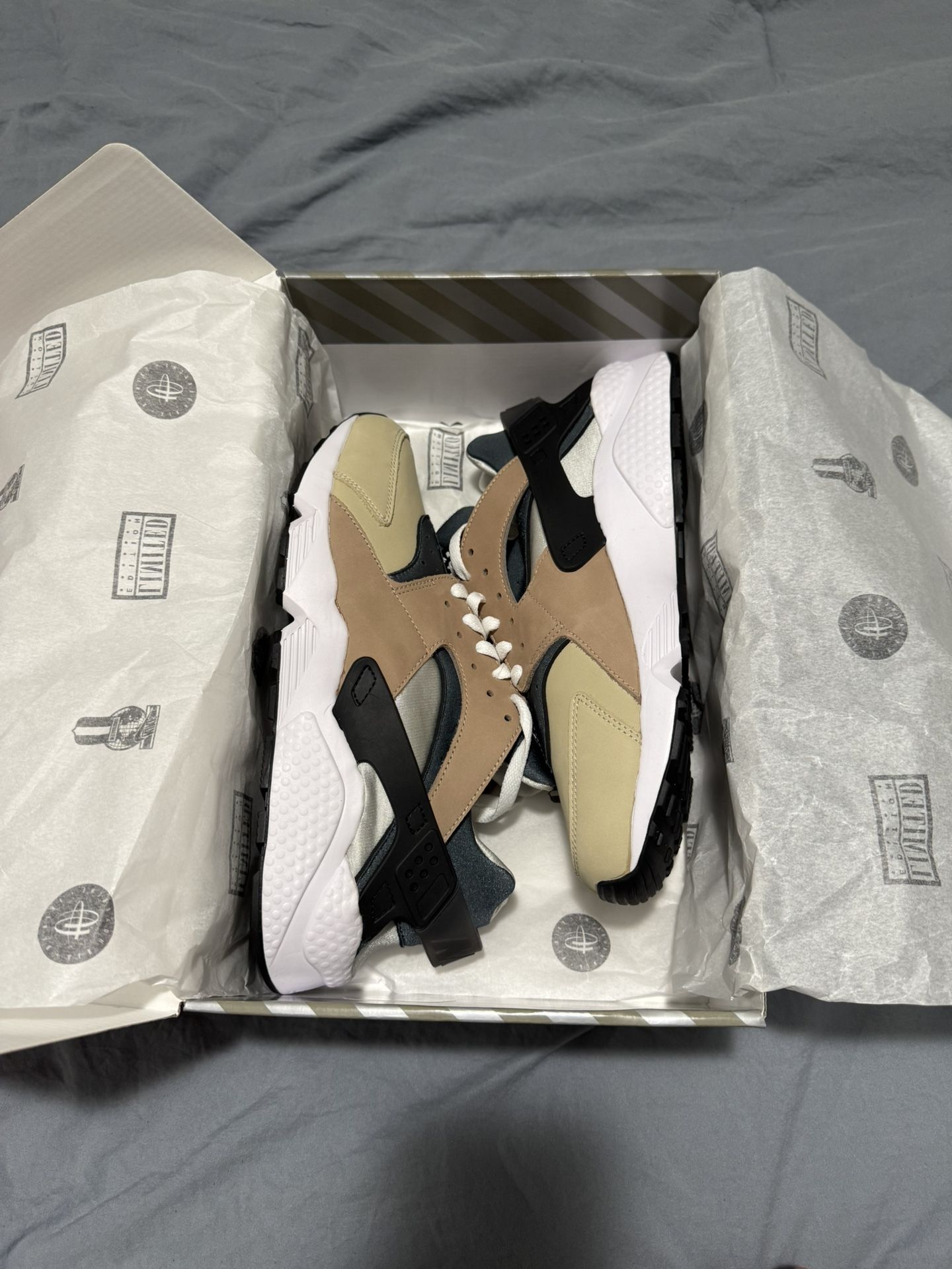 Nike Air Huarache “Escape” Size 11 New