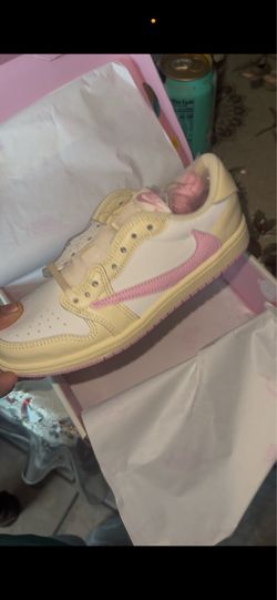 Travis Scott Jordan 1 low
