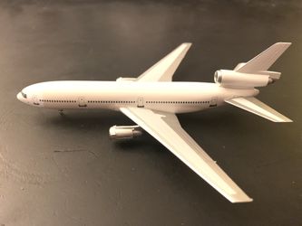 Douglas DC-10 Diecast  (reduced).