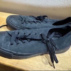 Black Low top Converse