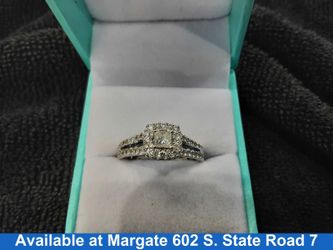 Women's Ring - White Gold 14k (.585) 4.9 grams Size 6.5