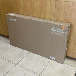 43” SAMSUNG M7 SMART MONITOR.