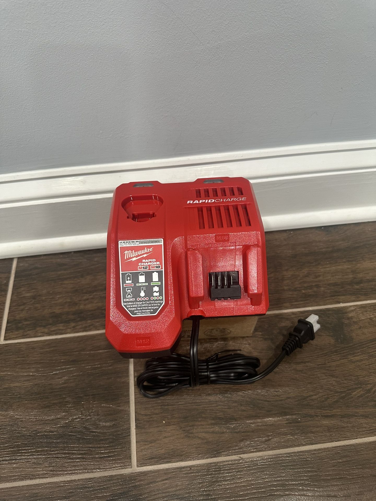 Milwaukee FAST CHARGER
