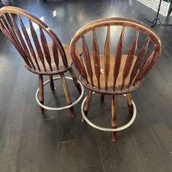  Bar Stools Swiveling (2)