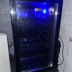 Hanai Mini Fridge 