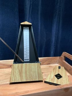 Donner Metronome - light wood grain color