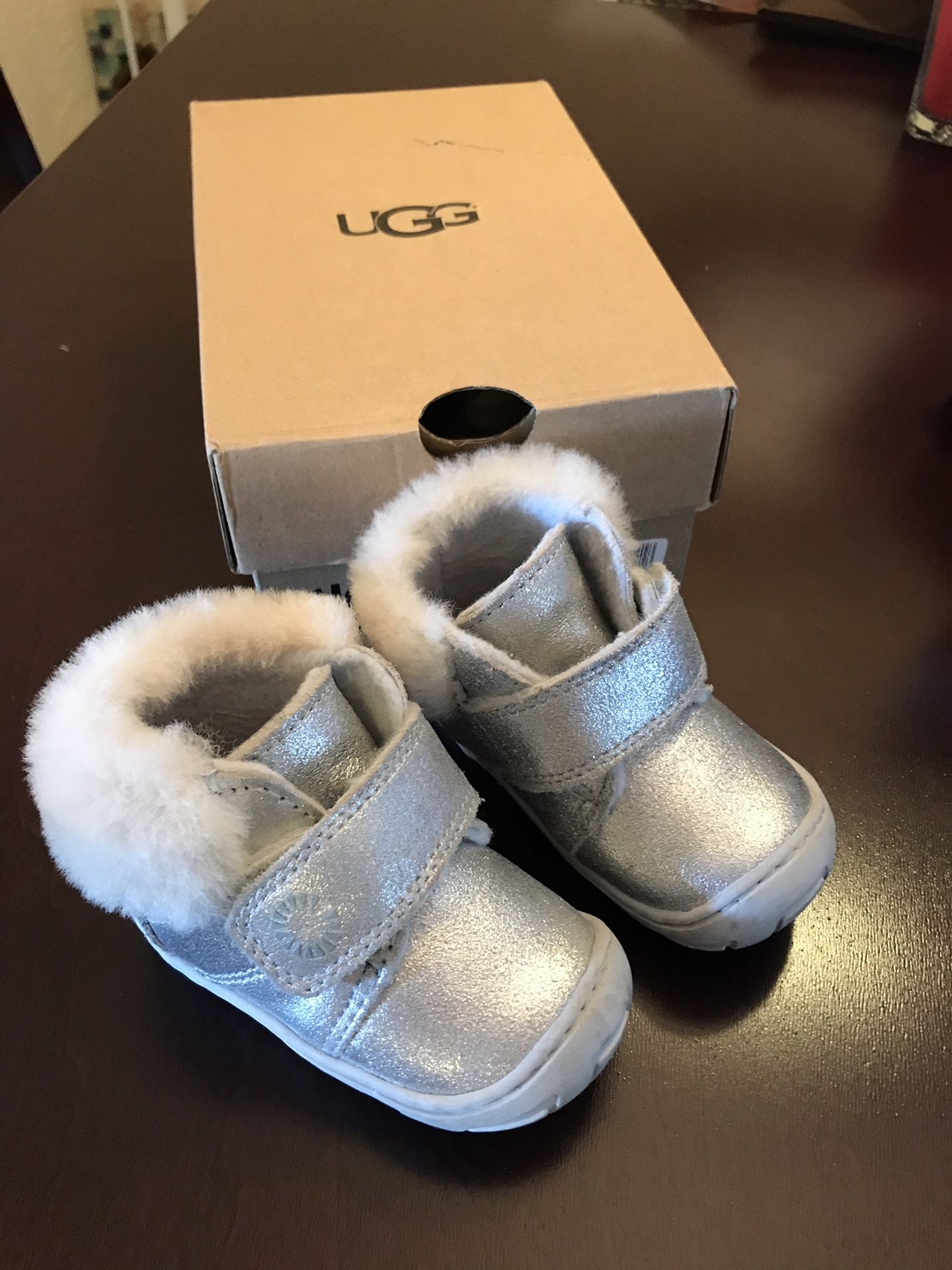 Baby toddler kids infant uggs ugg boots size 4 girls