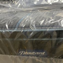 Mattrress Beautyrest Pillow Top Plush Full Size Brand New