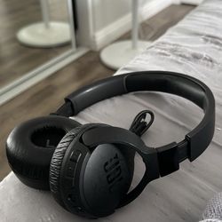 Wireless jbl headphones, must go by 4/25