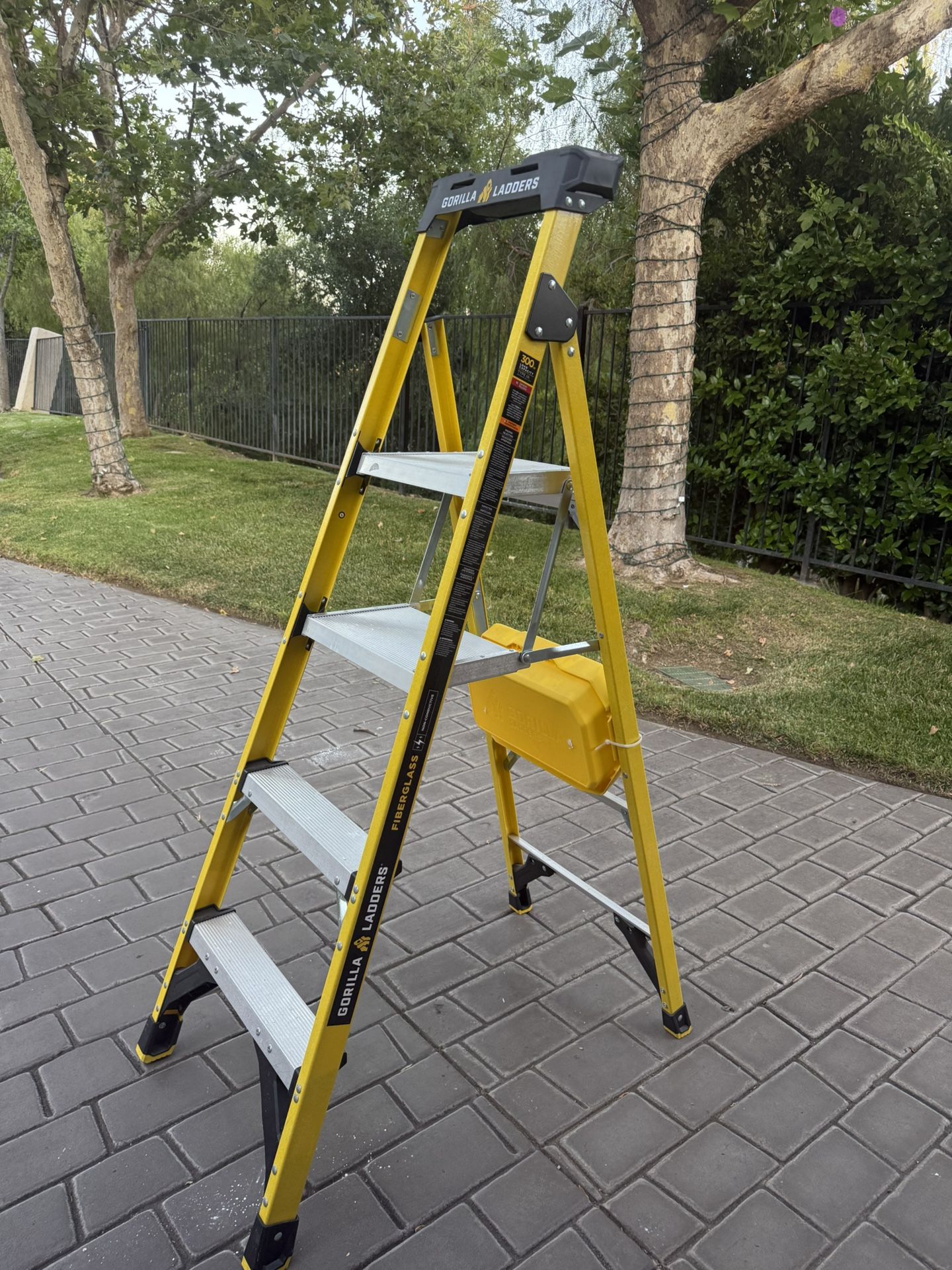 Gorilla Ladders GLXF‑5B 5.5 ft Fiberglass Dual‑Platform Step Ladder
