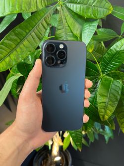 iPhone 15 Pro Max - Unlocked - 256GB