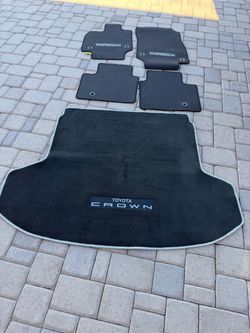 Toyota Crown Carpet Floor Mats