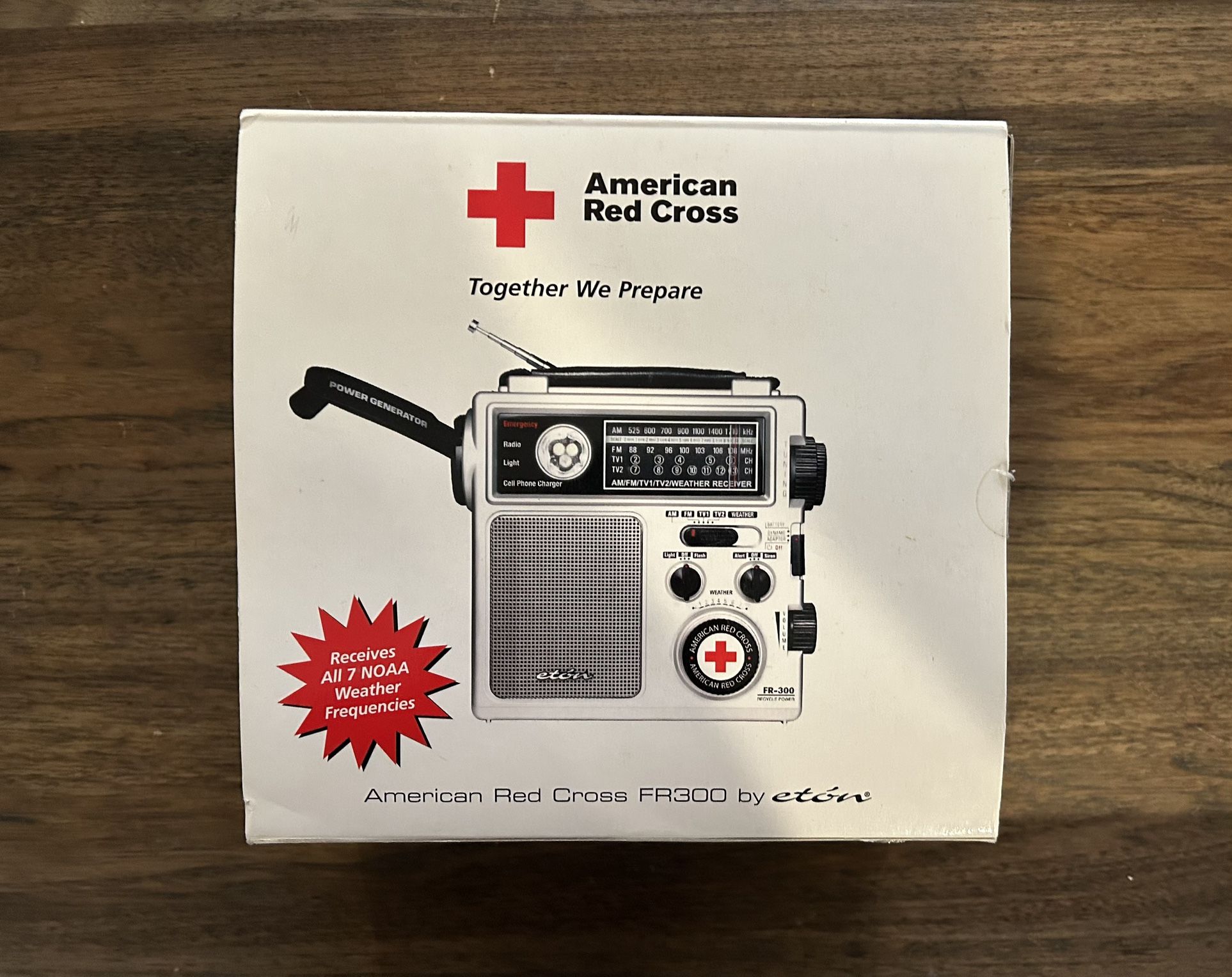 Vintage American Red Cross FR300 by etón hand crank Radio