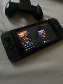 Nintendo Switch V2 (Model MOD. HAC-001(-01)) in the classic Gray color layout