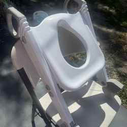 Toddler toilet seat with steps