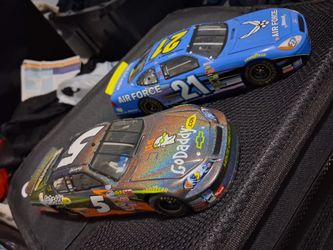 2 colectible race cars