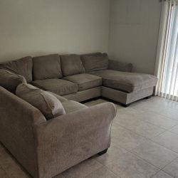 Grey Sectional With Ottoman 