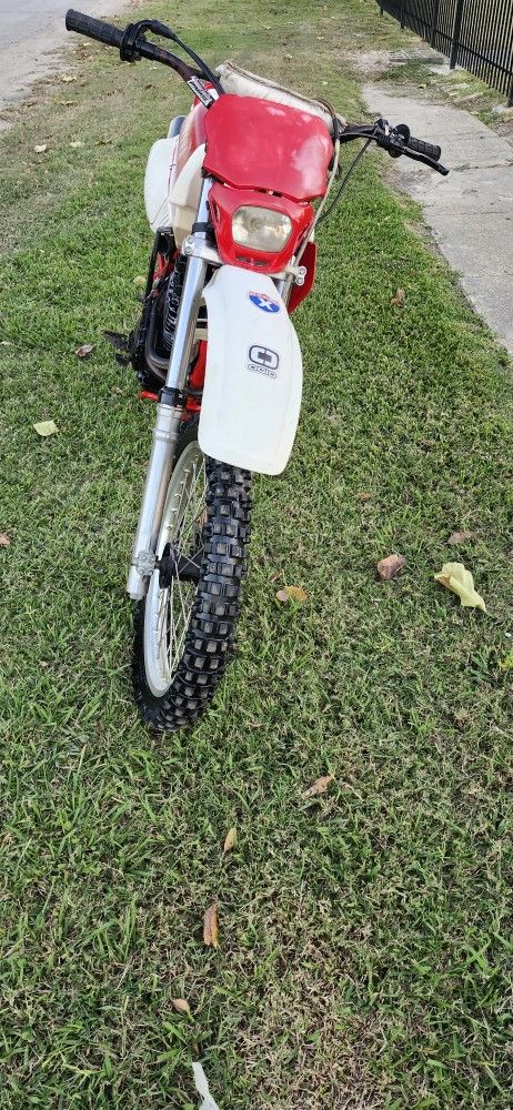 Yamaha 350cc Dirt Bike Read My Description Please