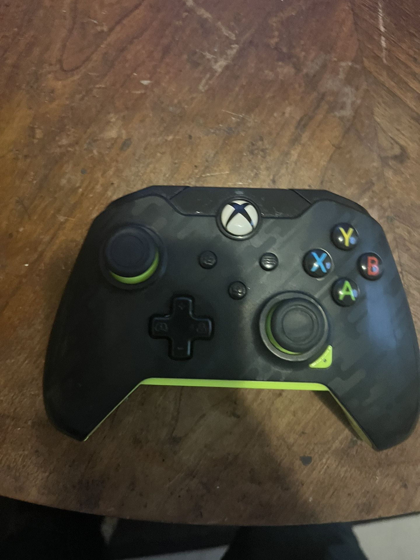 Xbox Wired Controller (Black & Green Camo