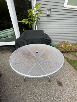 Outdoor 48” aluminum Table