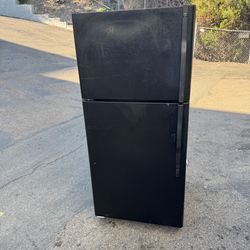 Household GE Refrigerator Fridge Freezer Great For Garage (free local delivery)