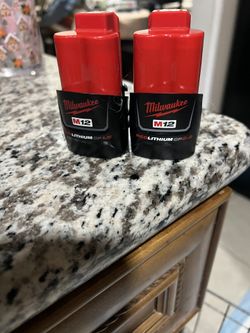 New Milwaukee M12 Battery Set 