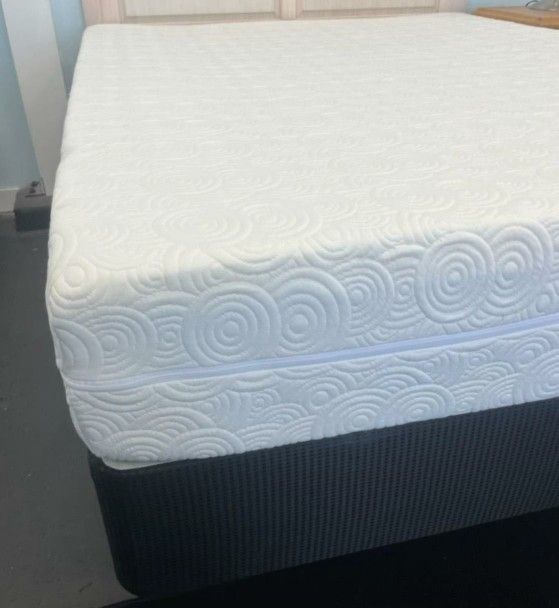 Medium PLUSH QUEEN MATTRESS