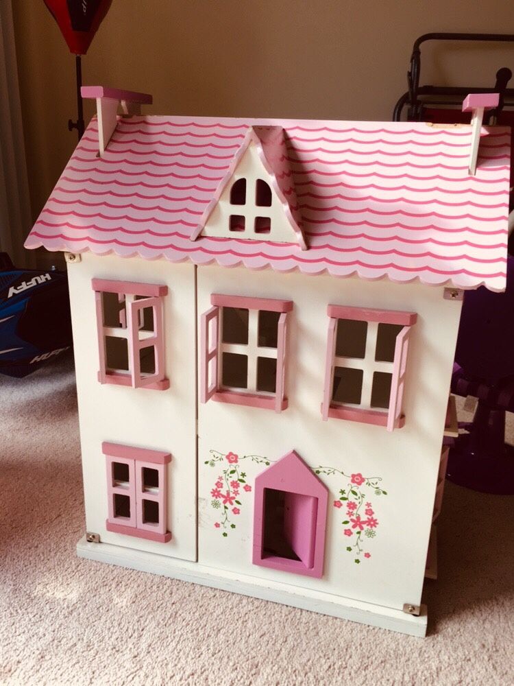 Kids wood dollhouse