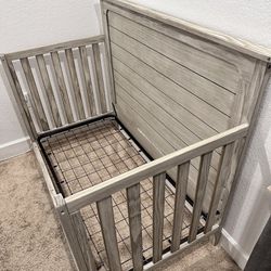 Toddler Bed/ Crib