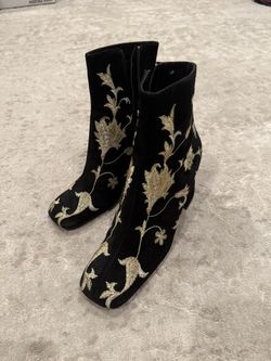 Unique Women Boots, Black With Gold Embroidery, Size 6.5